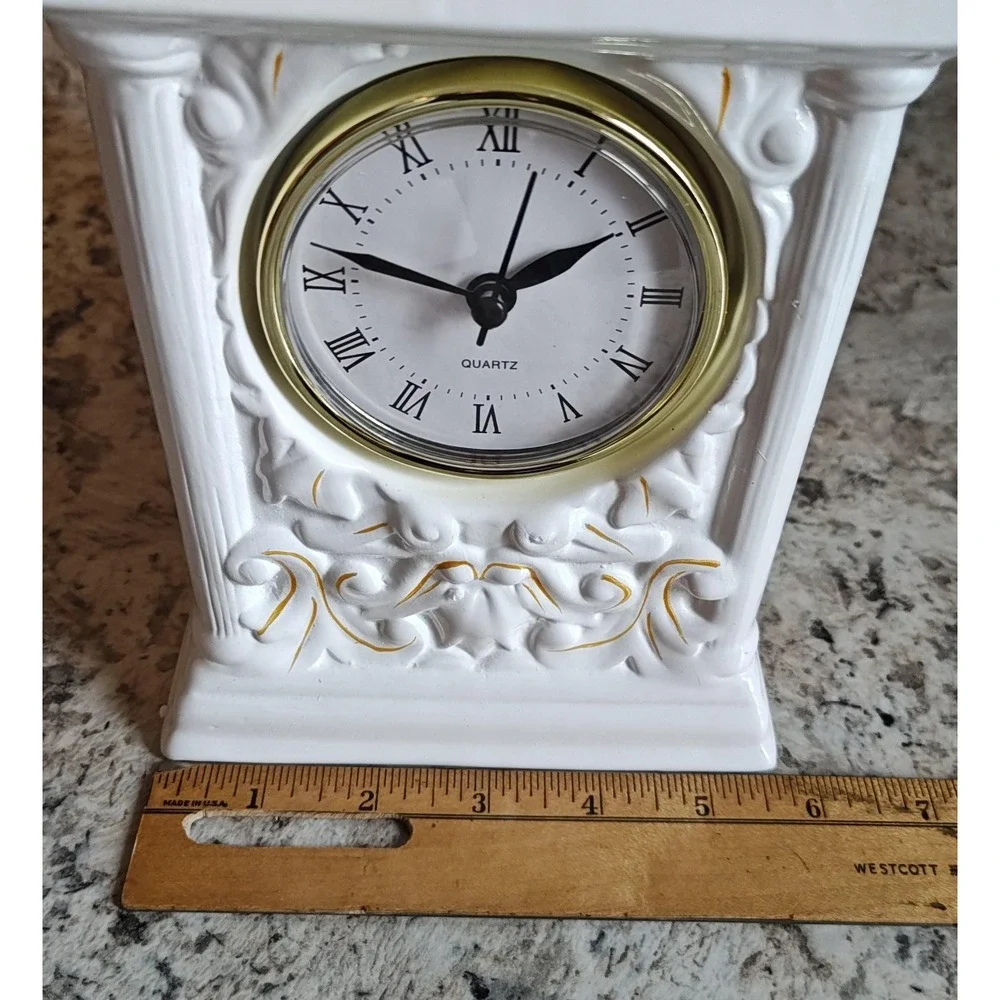 Disney Alice Through the Looking Glass Cookie Jar Clock Ceramic White Gold Trim‎